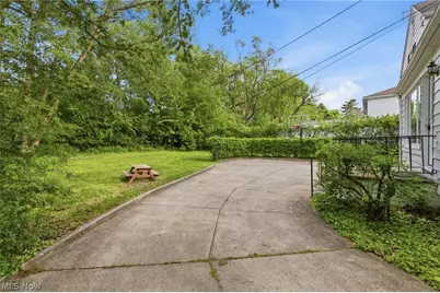 2673 Belvoir Boulevard, Huber Heights, OH 44122 - Photo 23