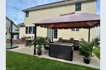 10520 Carrousel Woods Drive, New Middletown, OH 44442 - Photo 7