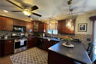10520 Carrousel Woods Dr, New Middletown, OH 44442 - Photo 25