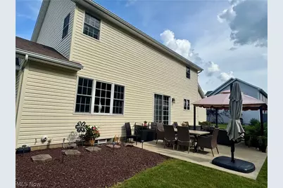 10520 Carrousel Woods Drive, New Middletown, OH 44442 - Photo 5