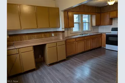 564 Carroll Street, Akron, OH 44304 - Photo 3