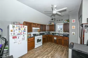 2116 W 32nd St, Loveland, OH 44113 - Photo 7