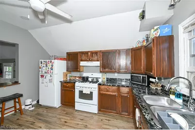 2116 W 32nd Street, Loveland, OH 44113 - Photo 9