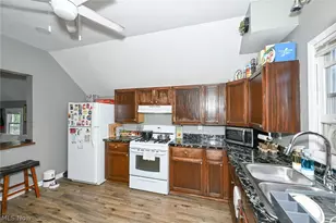 2116 W 32nd St, Loveland, OH 44113 - Photo 9