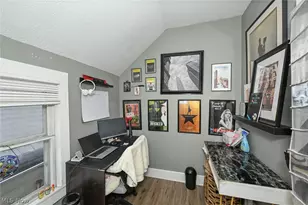 2116 W 32nd St, Loveland, OH 44113 - Photo 25