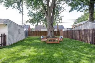 8111 Thornton Dr, Parma, OH 44129 - Photo 39