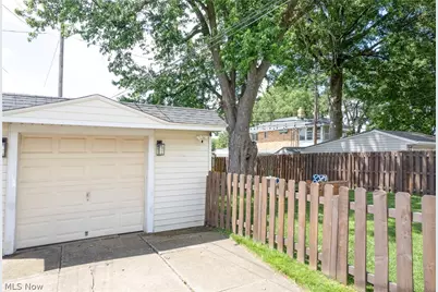 8111 Thornton Drive, Parma, OH 44129 - Photo 35