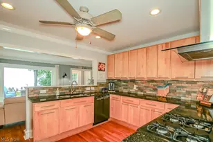 7839 Lakeshore Blvd, Mentor on the Lake, OH 44060 - Photo 13