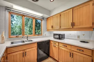 21439 Claythorne Rd, Huber Heights, OH 44122 - Photo 9