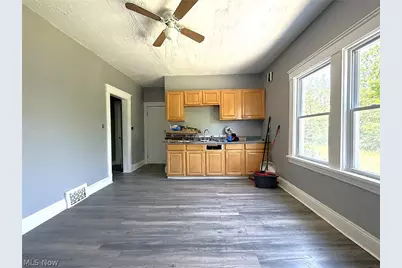 10514 Lamontier Avenue, Loveland, OH 44104 - Photo 11