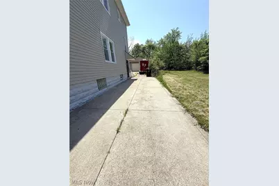 10514 Lamontier Avenue, Loveland, OH 44104 - Photo 21
