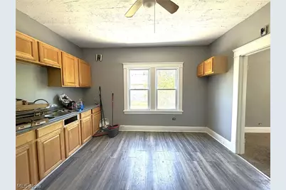 10514 Lamontier Avenue, Loveland, OH 44104 - Photo 7