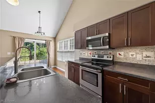 312 Lakebreeze Cove, Eastlake, OH 44095 - Photo 11