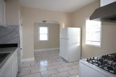 5757 Pearl Road, Parma, OH 44129 - Photo 9