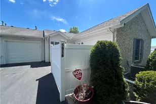5916 Callaway Cir, Youngstown, OH 44515 - Photo 3