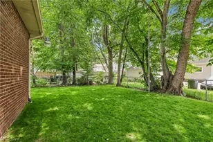 214 Kenwick Dr, Akron, OH 44313 - Photo 35
