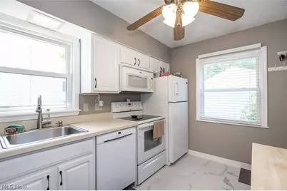 2324 Suncrest Drive, Cuyahoga Falls, OH 44221 - Photo 7