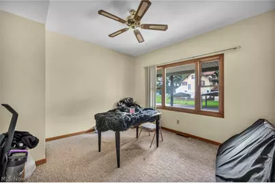 1202 Lawrence Road NE, Canton, OH 44705 - Photo 3