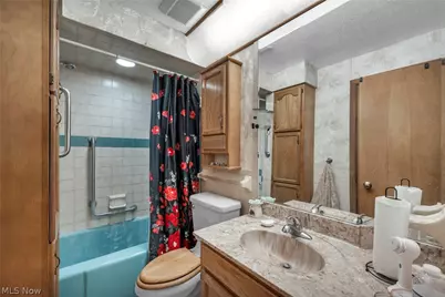 1202 Lawrence Road NE, Canton, OH 44705 - Photo 9