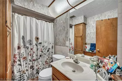1202 Lawrence Road NE, Canton, OH 44705 - Photo 15