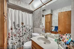 1202 Lawrence Rd NE, Canton, OH 44705 - Photo 15