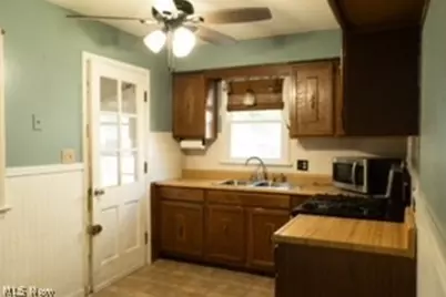 1176 Easton Drive, Akron, OH 44310 - Photo 9