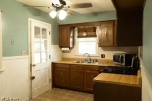 1176 Easton Dr, Akron, OH 44310 - Photo 9