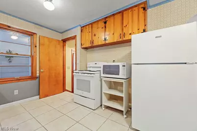 2360 Burton Avenue, Alliance, OH 44601 - Photo 9
