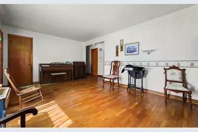 2360 Burton Avenue, Alliance, OH 44601 - Photo 5