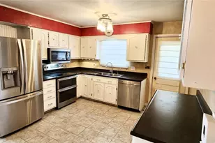 212 Wayne Ave, Weirton, WV 26062 - Photo 5