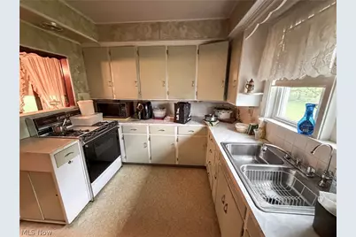 8060 Paulin Drive, Youngstown, OH 44514 - Photo 9