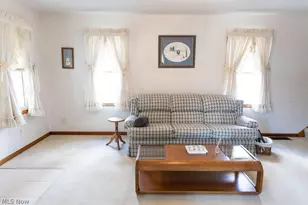 8 Driggs Ln, Bridgeport, OH 43912 - Photo 3