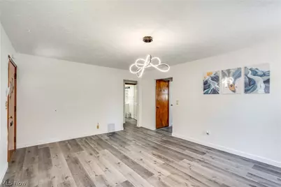 295 E Boxwood Avenue, Akron, OH 44301 - Photo 5