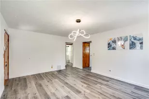 295 E Boxwood Ave, Akron, OH 44301 - Photo 5