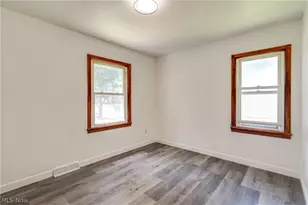 295 E Boxwood Ave, Akron, OH 44301 - Photo 13