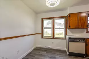 295 E Boxwood Ave, Akron, OH 44301 - Photo 7