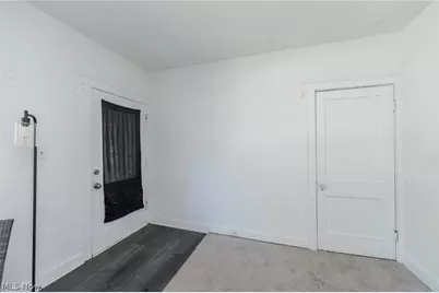 2035 Chesterland Avenue #Down, Oakwood, OH 44107 - Photo 11