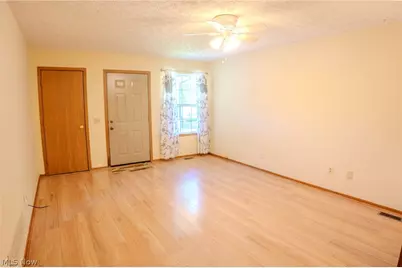 906 Ivor Avenue, Akron, OH 44314 - Photo 7