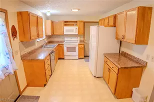 906 Ivor Ave, Akron, OH 44314 - Photo 3