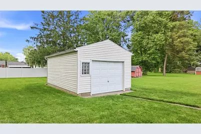 934 Larkridge Avenue, Youngstown, OH 44512 - Photo 39