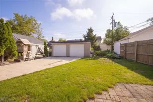 2083 Chesterland Ave, Oakwood, OH 44107 - Photo 5