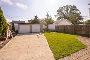 2083 Chesterland Ave, Oakwood, OH 44107 - Photo 31
