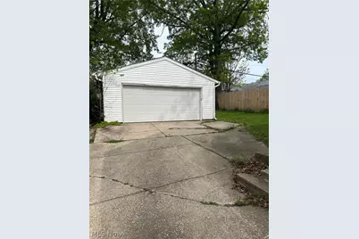 1479 Hopkins Avenue, Oakwood, OH 44107 - Photo 5