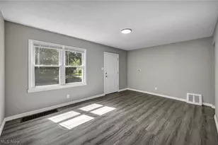 1291 Hardesty Blvd, Akron, OH 44320 - Photo 9