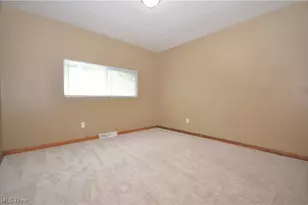 625 Hillman Rd, Akron, OH 44312 - Photo 17