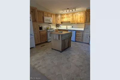 18395 Leatherwood Road, Salesville, OH 43778 - Photo 5