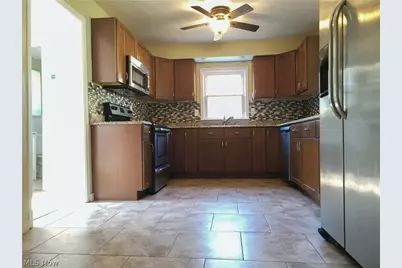 820 Peach Boulevard, Willoughby, OH 44094 - Photo 11
