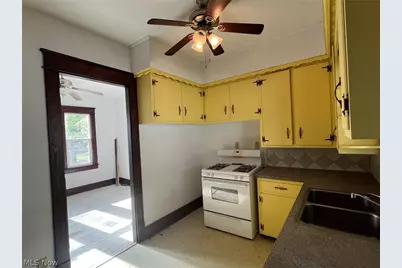 363 Spring Street, Struthers, OH 44471 - Photo 7