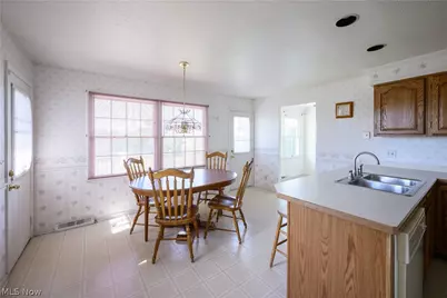 651 E Parkleigh Drive, Green Hills, OH 44131 - Photo 11