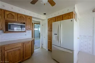 651 E Parkleigh Dr, Green Hills, OH 44131 - Photo 15